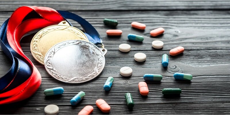 چرا مصرف بی قاعده مکمل‌ها بلای سلامت جوانان است؟