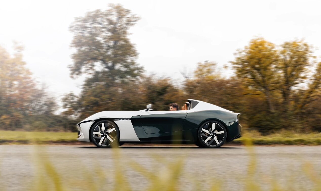 بازگشت به رانندگی ناب در عصر خودروهای هوشمند | اسپرت‌برقی متفاوت لانگ‌بوو رونمایی شد