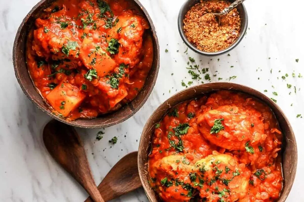 مرغ مراکشی ؛ غذایی اصیل و سنتی از شمال آفریقا با سس فلفل