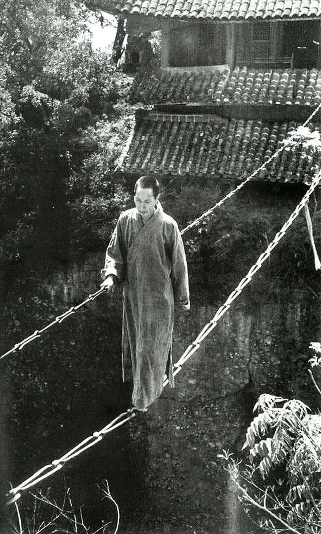 عجیب‌ترین مسیر یک کتابخانه در جهان + عکس