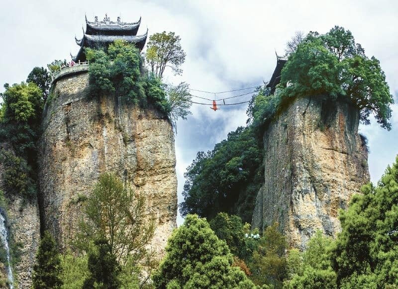 عجیبترین مسیر یک کتابخانه در جهان + عکس