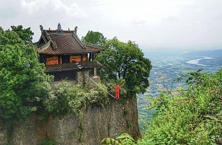 عجیب‌ترین مسیر یک کتابخانه در جهان + عکس