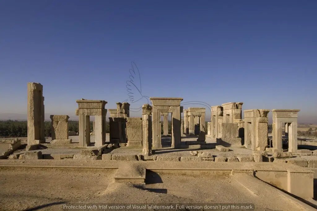 اولین یادگارنویس‌ها روی بناهای تاریخی چه کسانی بودند؟ 