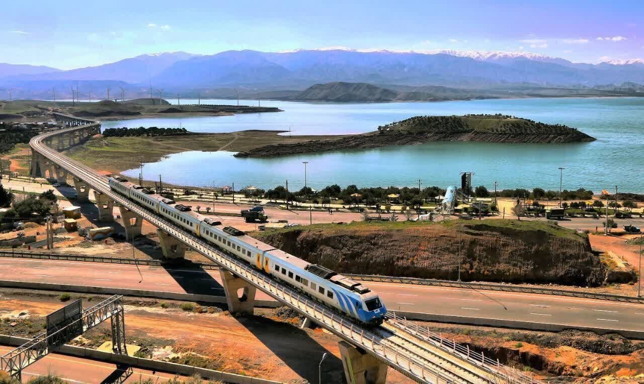 آشنایی با قطارهای گردشگری در ایران | تجربهای نو برای کشف مناظر بکر و طبیعت بینظیر