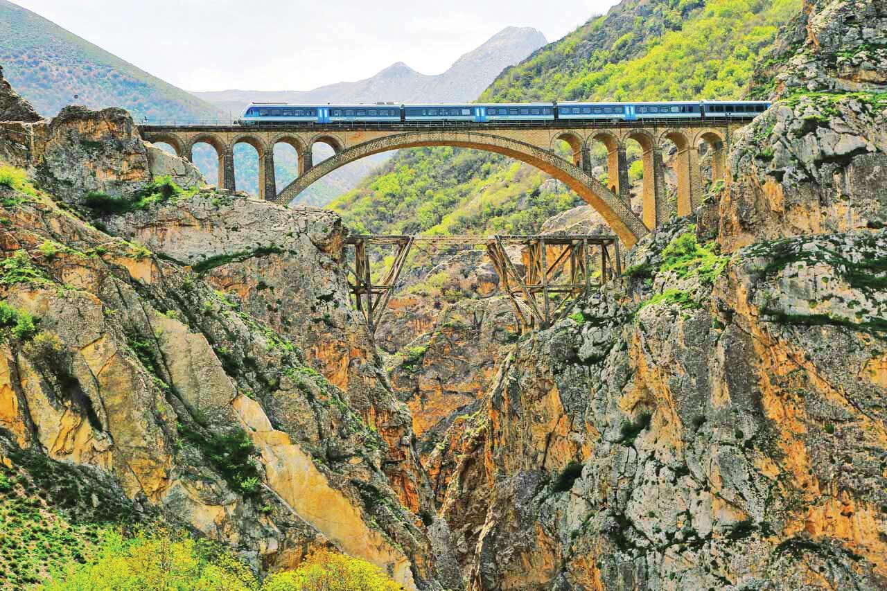 آشنایی با قطارهای گردشگری در ایران | تجربه‌ای نو برای کشف مناظر بکر و طبیعت بی‌نظیر