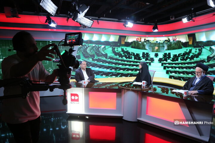 موضوع جدال شرق و غرب در برنامه زیر پوست مجلس