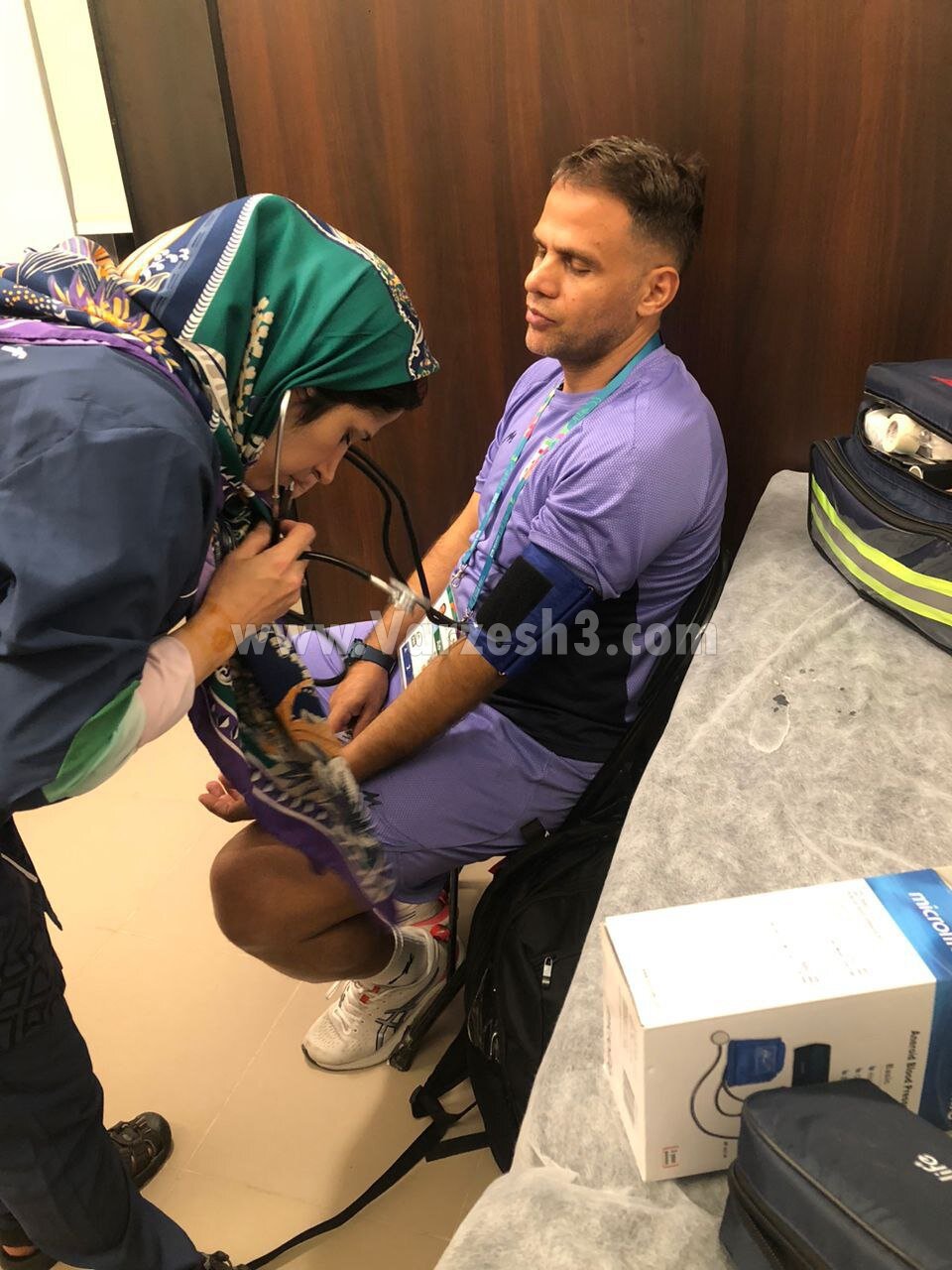 اتفاق تلخ؛ گاز گرفتگی وحید شمسایی و دستیارانش عربستان + عکس