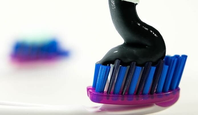 خمیر دندان زغالی برای دندان مفید یا مضر است؟