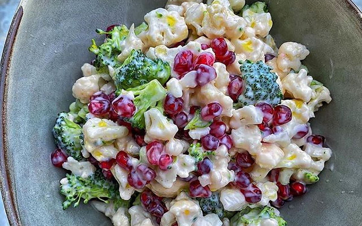 خاص ترین و خوشمزه‌ترین سالاد پاییزی با سس گردو و آب انار