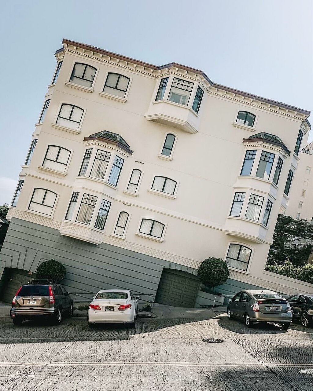 شهری که همه خانه هایش کج است!