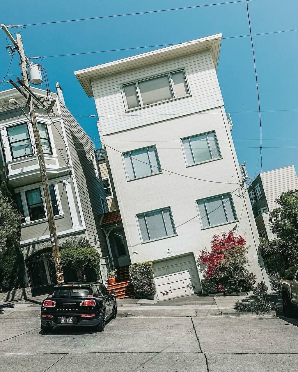 شهری که همه خانه هایش کج است!