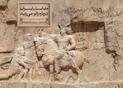 رونمایی از مجسمه «زانو زنندگان برابر ایران»