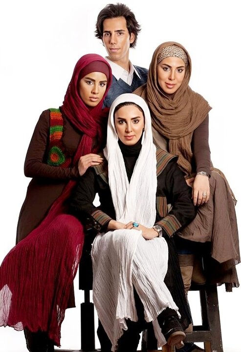 لیلا بلوکات در کنار خواهرها و برادرش
