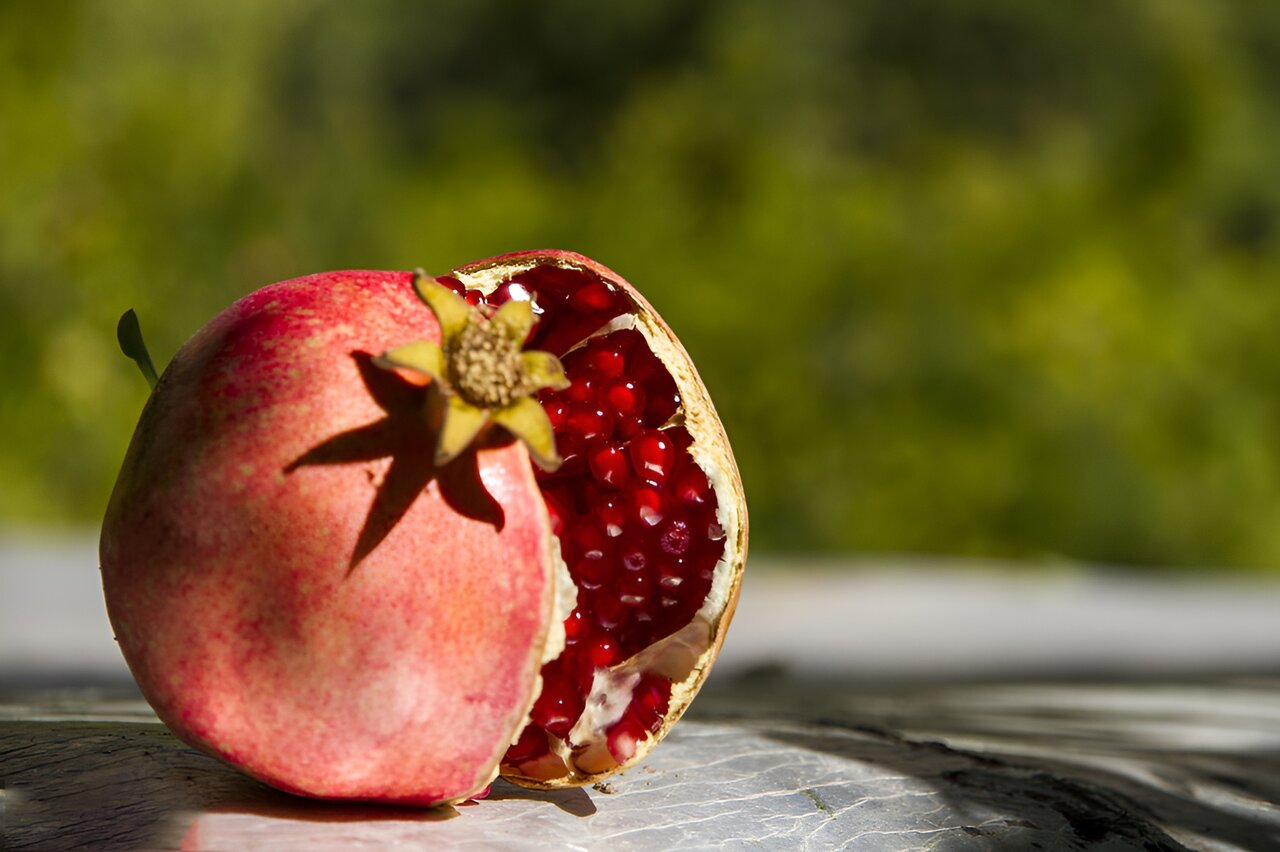 سردرد بعد از خوردن انار! ؛ چرا بعد از خوردن انار سردرد می‌گیریم؟
