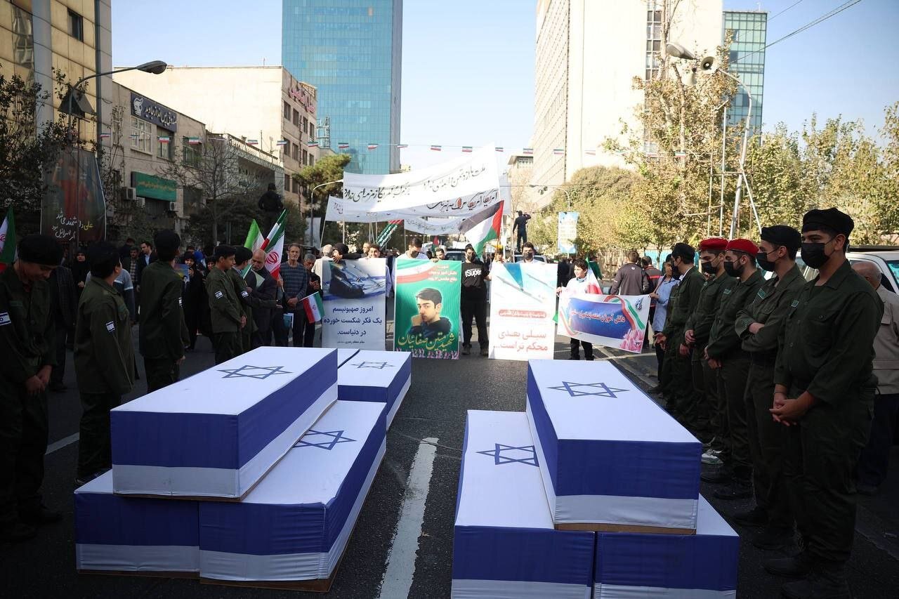 حمل تابوتهای سربازان صهیونیست در تهران ا تصاویر