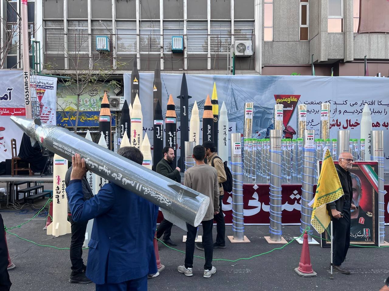 Iranske rakete in centrifuge razstavljene ob robu pohoda 13. Abana