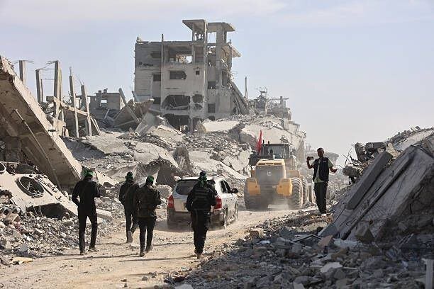 نیروهای قسام در جستجوی اجساد اسرای اسرائیلی | تصاویر