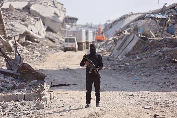 نیروهای قسام در جستجوی اجساد اسرای اسرائیلی | تصاویر