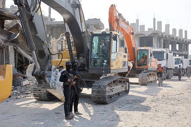 نیروهای قسام در جستجوی اجساد اسرای اسرائیلی | تصاویر