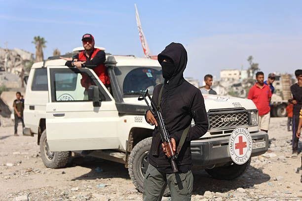 نیروهای قسام در جستجوی اجساد اسرای اسرائیلی | تصاویر