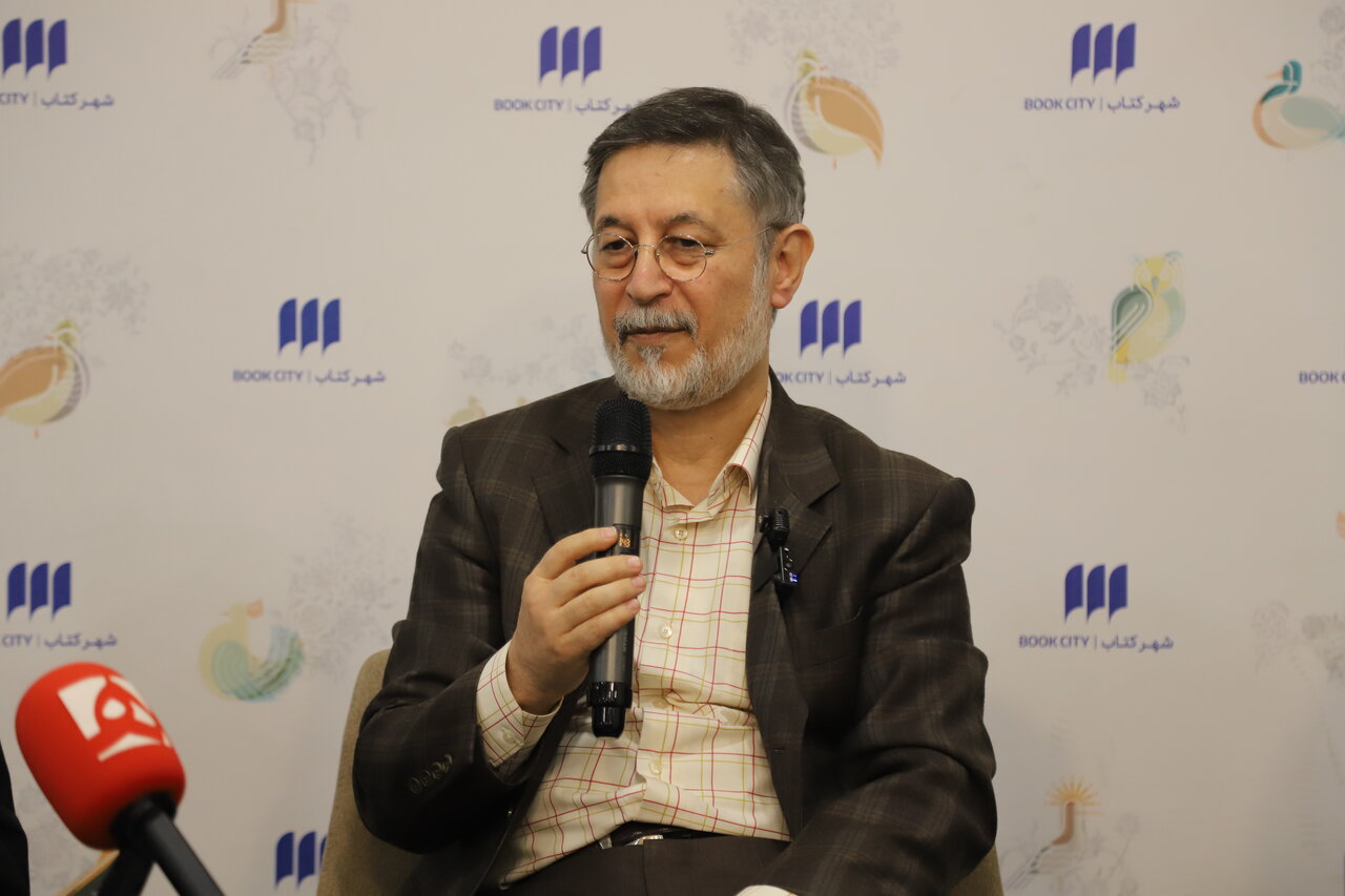 اخبار جعلی مرز حقیقت و دروغ را مبهم میکند | افتادن در تله پستمدرن