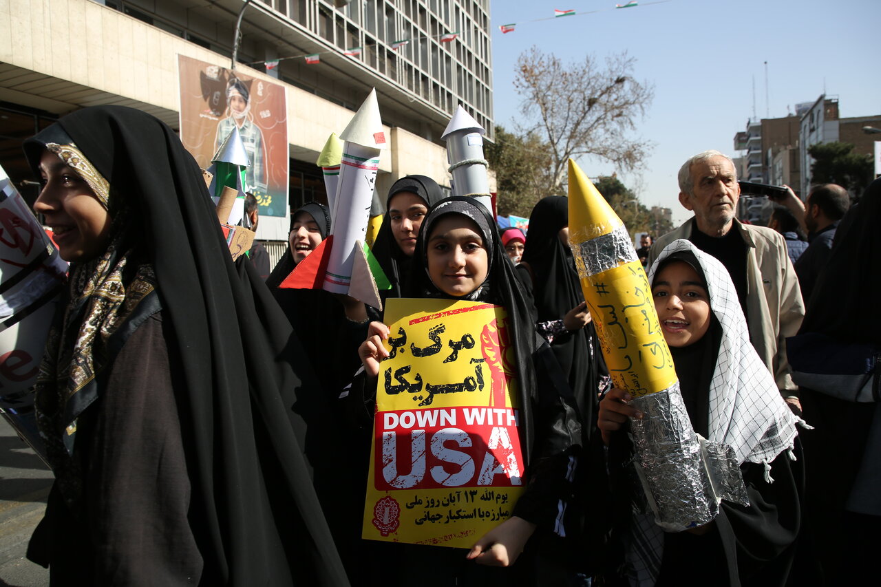 یکصدا با یار دبستانی | گزارش تصویری از مراسم باشکوه 13 آبان