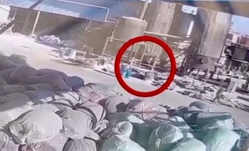 لحظه هولناک انفجار در شرکت پالایش نفت پارسیان ؛ یک نفر کشته و سه نفر مصدوم شدند + فیلم
