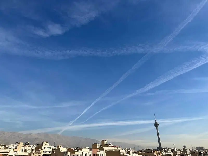 ابرهای خطی در آسمان تهران ؛ ماجرا چیست؟ | تصاویر