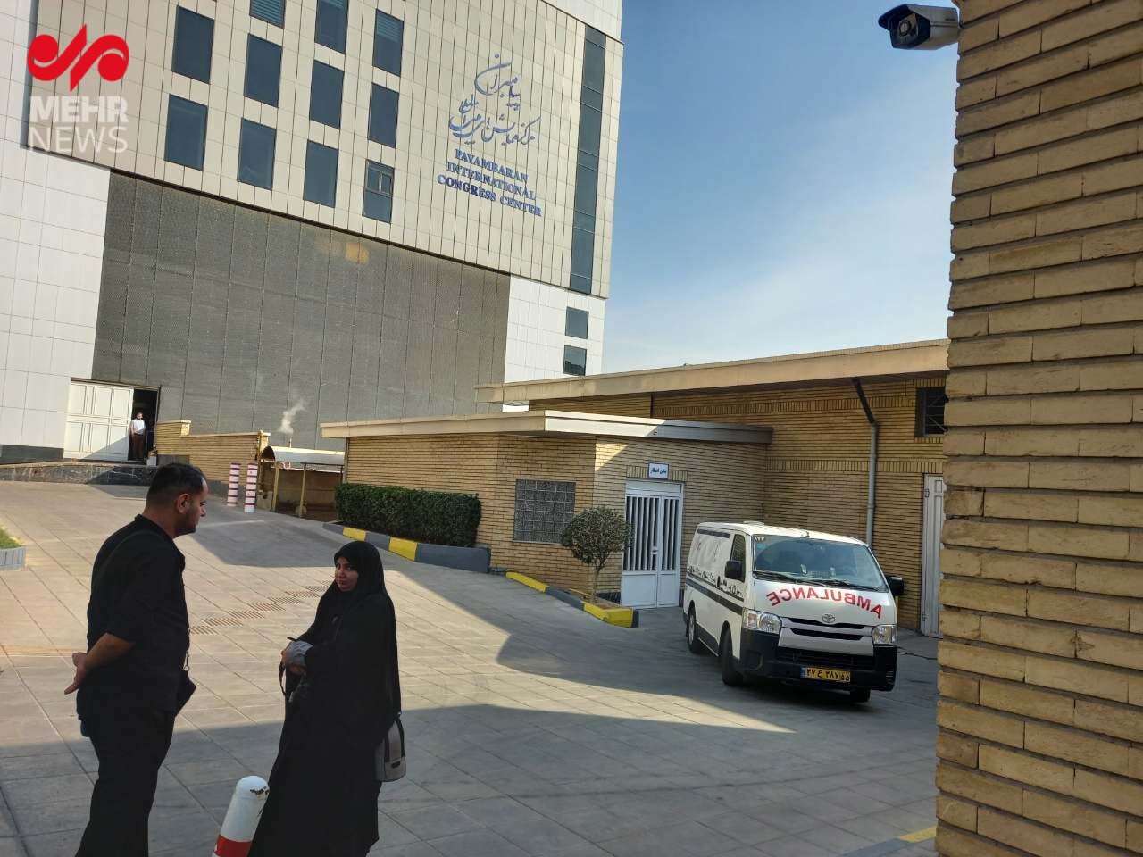 خبرنگاران در انتظار پیکر صابر | تصاویر