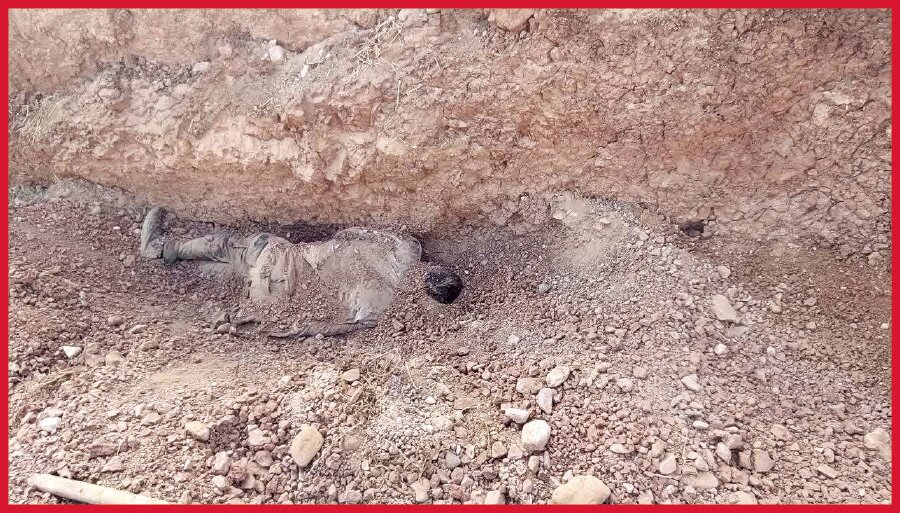 قتل شکارچی کوهستان با شلیک گلوله | کشف جسد زیر تلی از سنگ | تصاویر ۱۸+