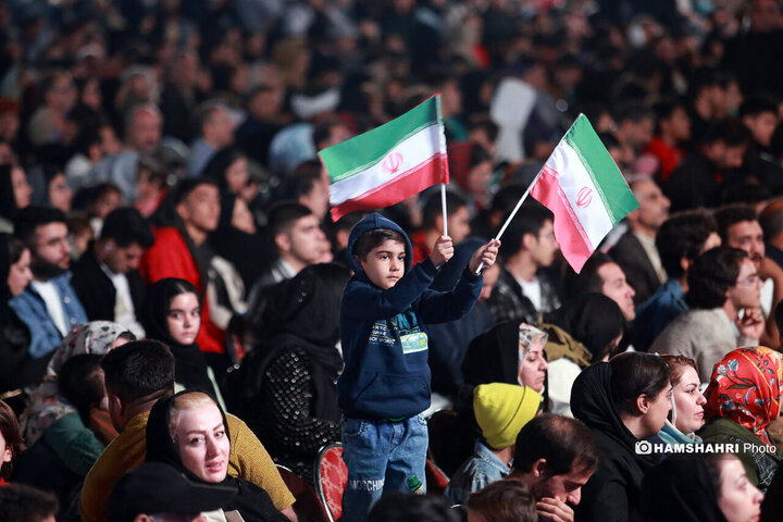 والرین  مغلوب در میدان انقلاب زانو زد