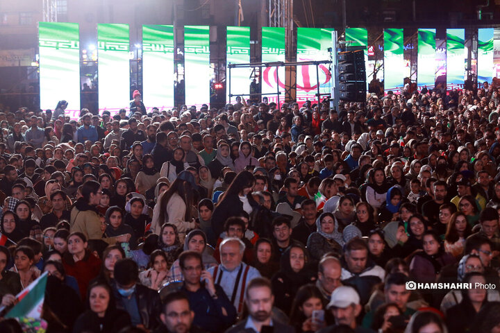 والرین  مغلوب در میدان انقلاب زانو زد