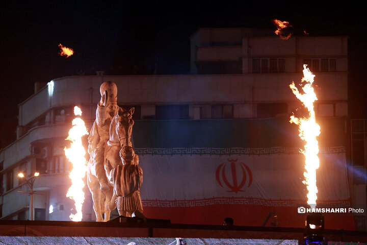 والرین  مغلوب در میدان انقلاب زانو زد