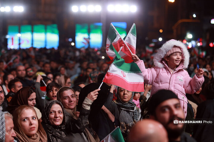 والرین  مغلوب در میدان انقلاب زانو زد