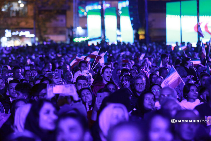 والرین  مغلوب در میدان انقلاب زانو زد