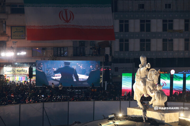 والرین  مغلوب در میدان انقلاب زانو زد