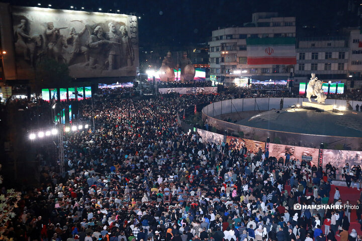 والرین  مغلوب در میدان انقلاب زانو زد