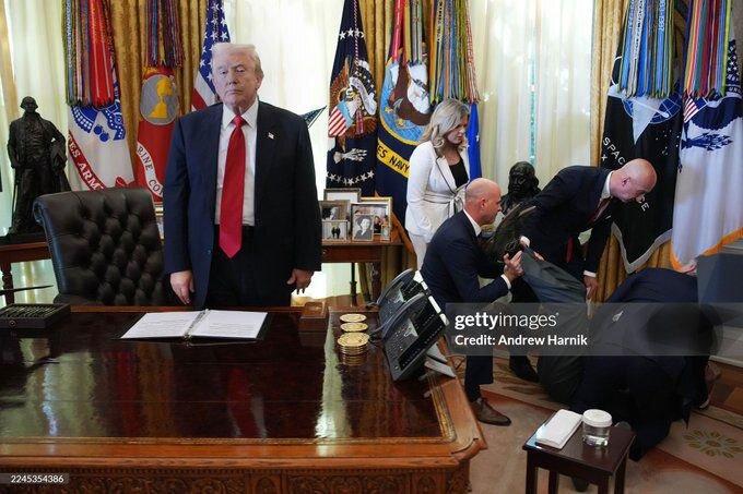  مردی که در دفتر ترامپ غش کرد گوردون فیندلی، یکی از مدیران اجرایی شرکت نوو نوردیسک بود.   