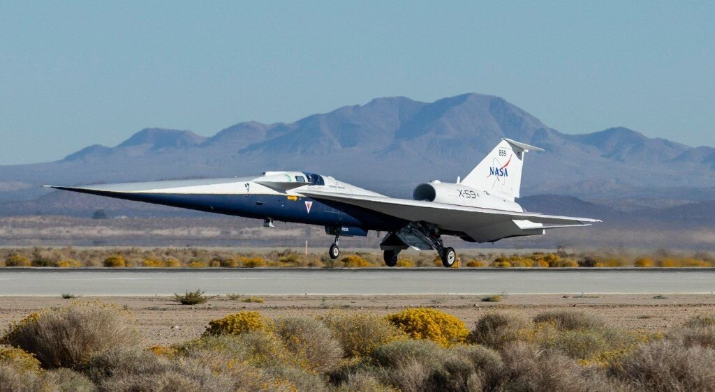 شکستن دیوار صوتی با صدای بستن درِ خودرو! | عکسهای دیدهنشده از فرود اولین هواپیمای مافوق صوت X-59