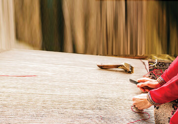 رسم ادب از فرش بیاموز! |  فرش چطور چیدمان خانه را تعیین می کند؟ + فیلم