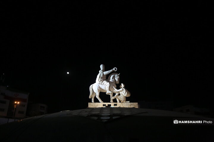 والرین امشب در میدان انقلاب مقابل اقتدار ایرانیان زانو زد