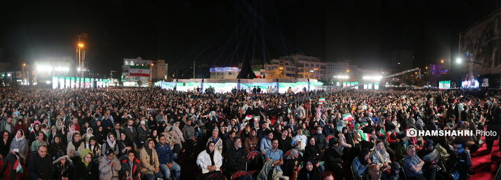 والرین امشب در میدان انقلاب مقابل اقتدار ایرانیان زانو زد