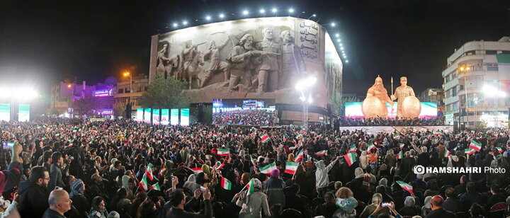 والرین امشب در میدان انقلاب مقابل اقتدار ایرانیان زانو زد