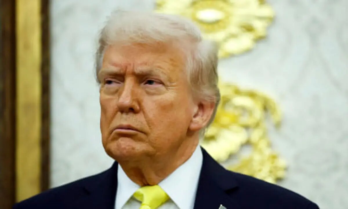 هو شدن ترامپ توسط هزاران نفر! + ویدئو | بی تفاوتی ترامپ به واکنش مردم