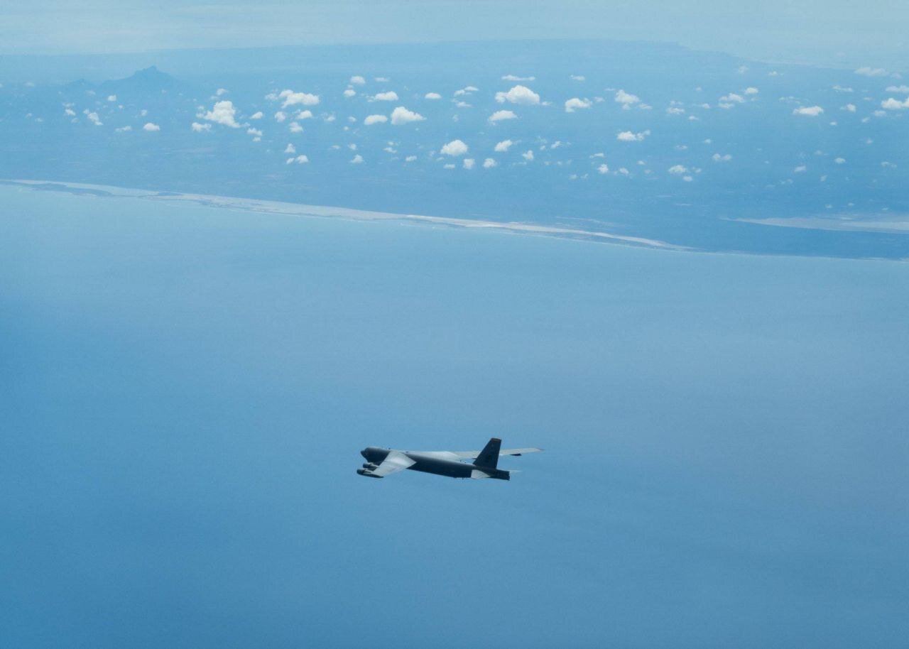 تصاویری از بمبافکنهای امریکایی در حال سوختگیری هوایی از تانکر KC-۱۳۵