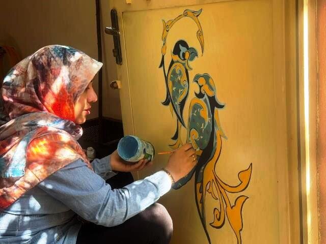 وقتی درهای قدیمی، بوم نقاشی میشوند