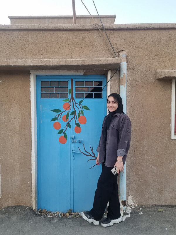 وقتی درهای قدیمی، بوم نقاشی میشوند