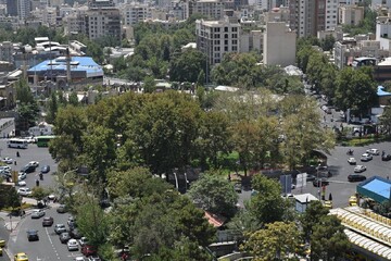 اجرای زنده نقاشی در میان میدان تجریش
