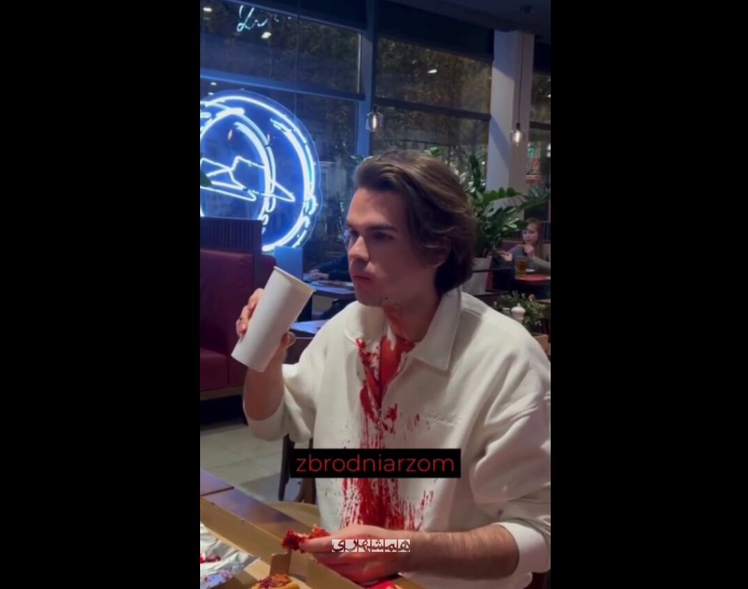 لباس و لقمه‌های خونین مشتریان یک پیتزافروشی  | ماجرا چه بود؟