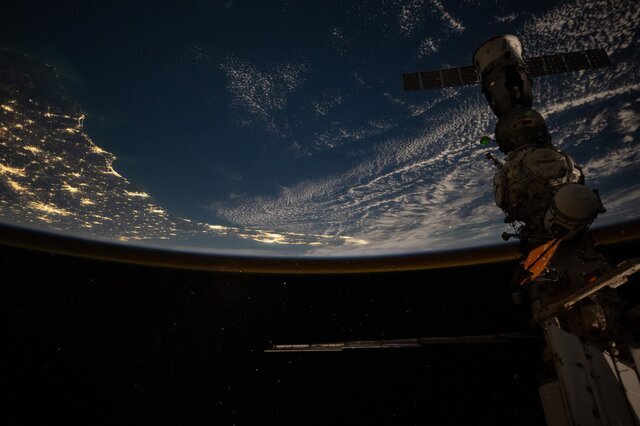 وقتی ساکنان فضا و زمین از یکدیگر عکس می‌گیرند + تصاویر